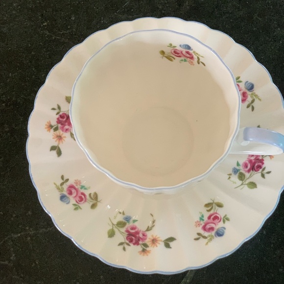 Vintage Royal Tuscan Tea Cup & Saucer. Fine English Bone China - Picture 2 of 7